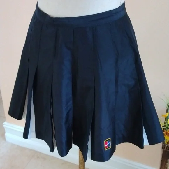Nike Pleated Tennis Skirt. - Picture 2 of 8